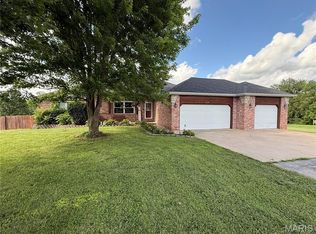 219 E Creekview Rd, Clever, MO 65631