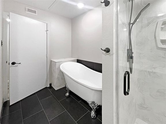 Bathroom Tub