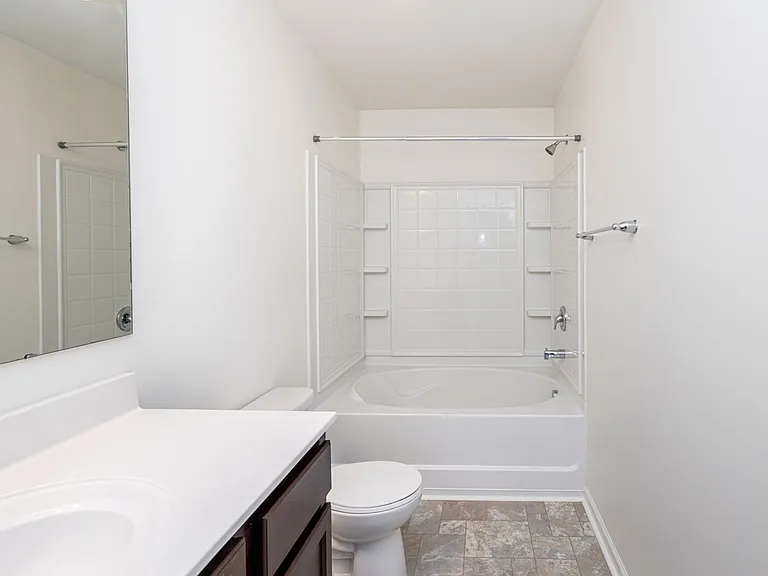 Huntley Glen Bldg 5 — Photo 11