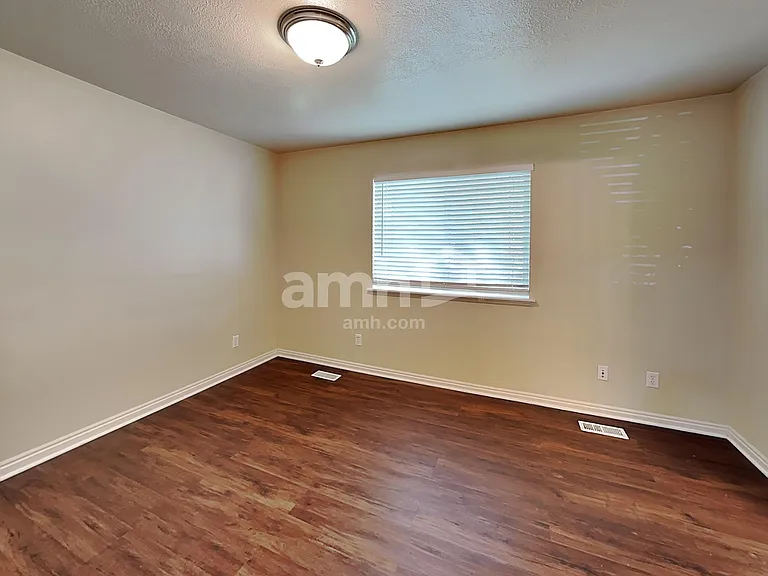 1444 S 50 W — Photo 6