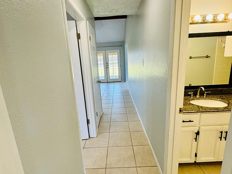 214 Portsmouth Dr — Photo 33