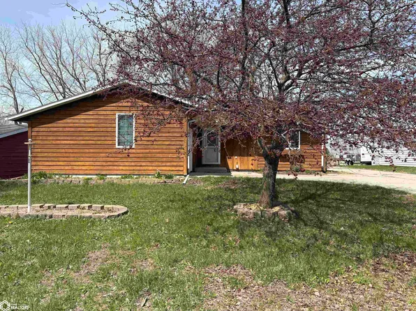109 Oakridge Dr, Forest City, IA 50436