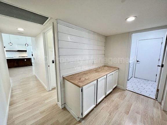 4th image of 1125 Burlingame Ave