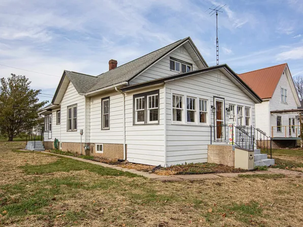 519 N Madison St, Cuba City, WI 53807