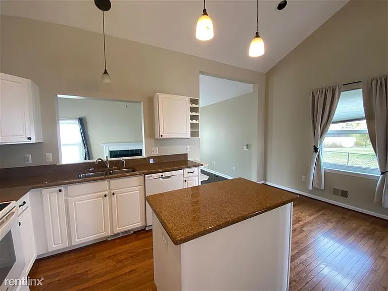 6710 Summerdale Ct E — Photo 11