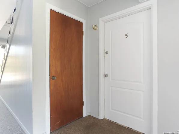 201 W SILVER SANDS DR #5, San Antonio, TX 78216
