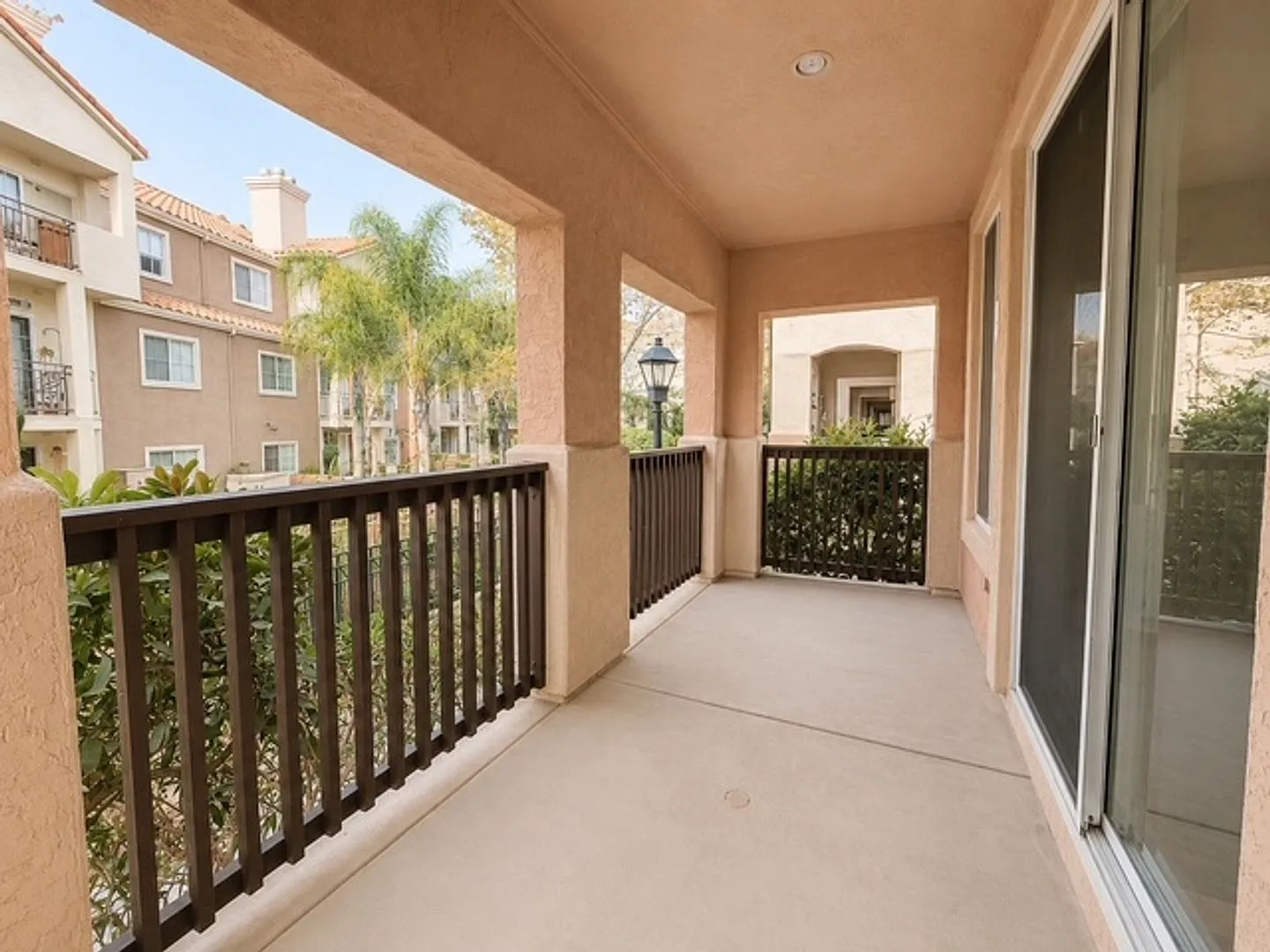 3 Bedroom 2.5 Bath Corner Townhouse with Attached 2 Car Garage in Mission Valley! — Photo 4
