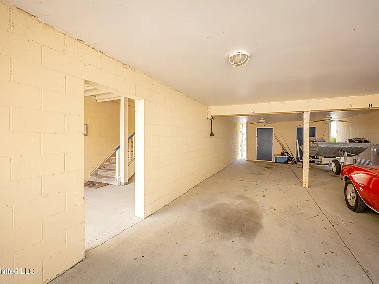 2421 Beachview Dr — Photo 33