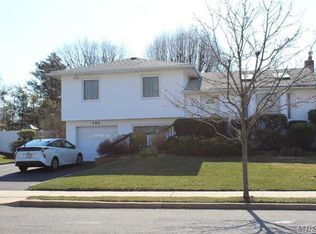 192 Haypath Rd, Old Bethpage, NY 11804