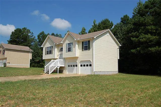 3 bed, 1128 sqft, $1,700 — Photo 2