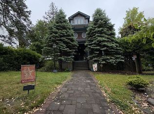 20 Ridge Rd, Douglaston, NY 11363