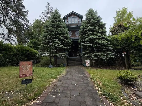 20 Ridge Rd, Douglaston, NY 11363