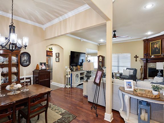 5th image of 10092 Laura St