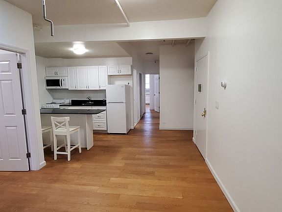2nd image of 30-63 Steinway St #3L