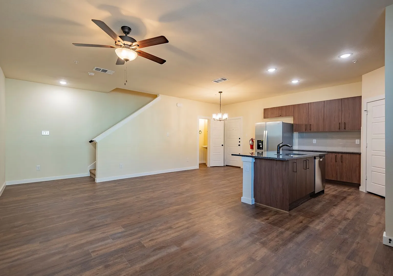 Available Now! Gorgeous 2 Bedroom Four Plex Located In Midlothian Isd! — Photo 2