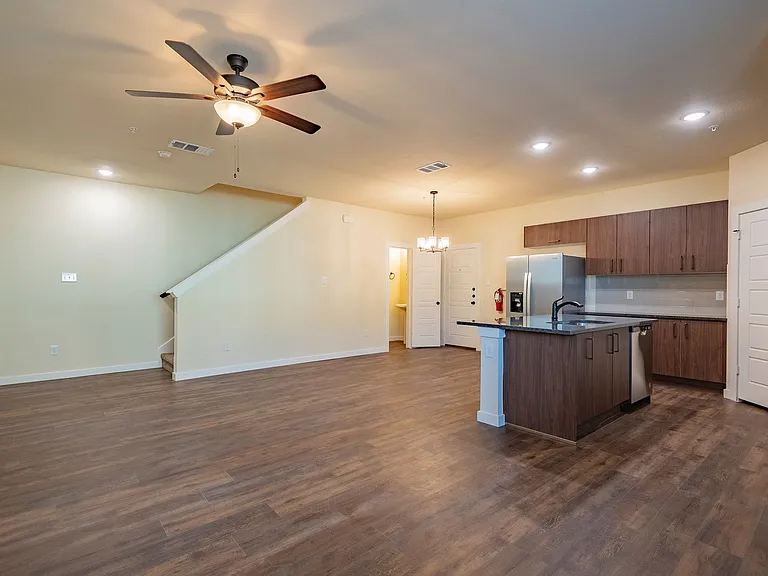 713 Wheatfield Dr — Photo 2