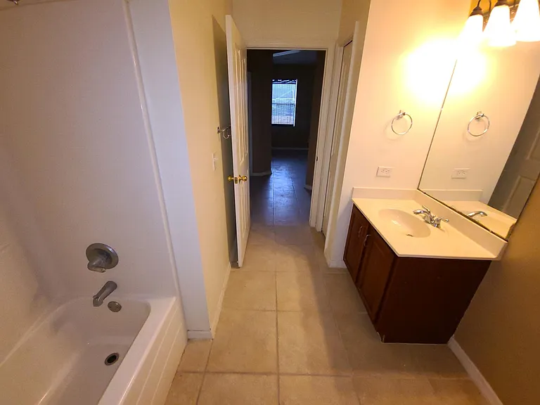 1422 NE 10th St — Photo 13