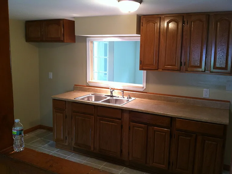 1076 W Market Streetsingle Family Home — Photo 5