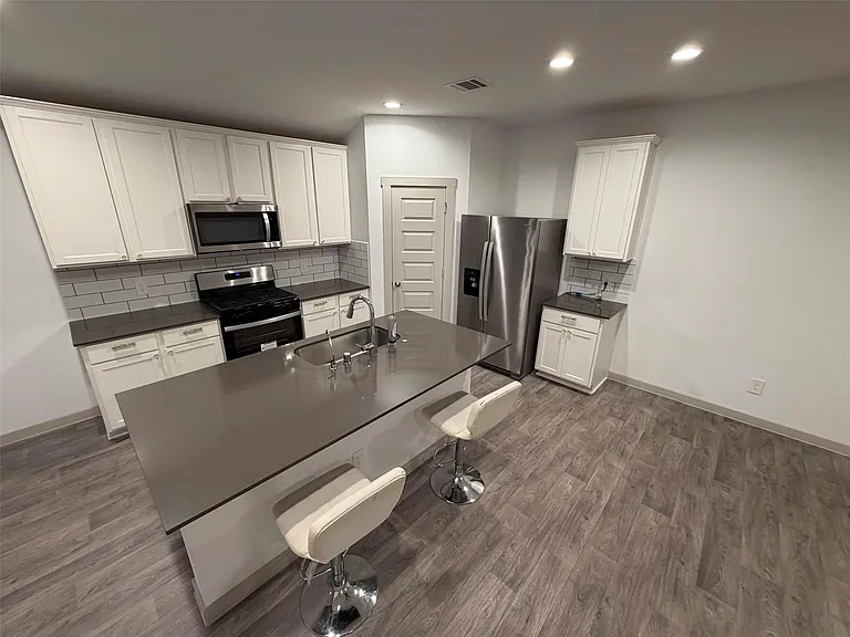 610 Lost Creek Dr — Photo 4