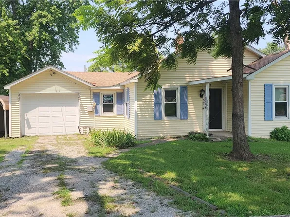 111 W North St, Brownstown, IL 62418