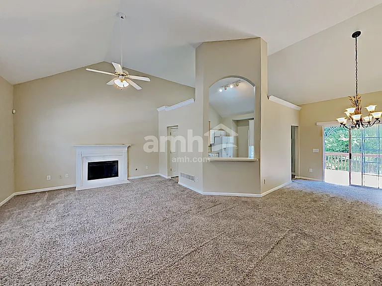 5759 Newnan Cir — Photo 8