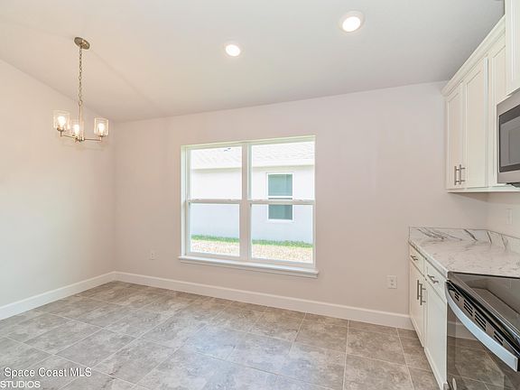 5th image of 2293 Middlebury Dr SE