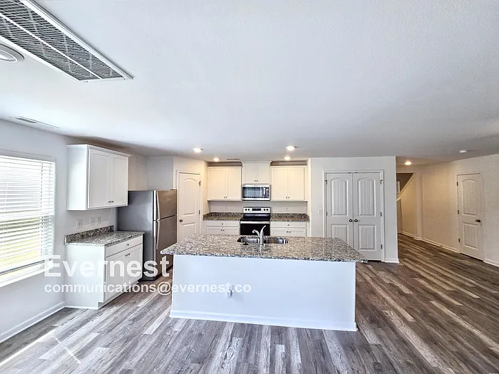 4039 Meredith Woods Ln — Photo 3