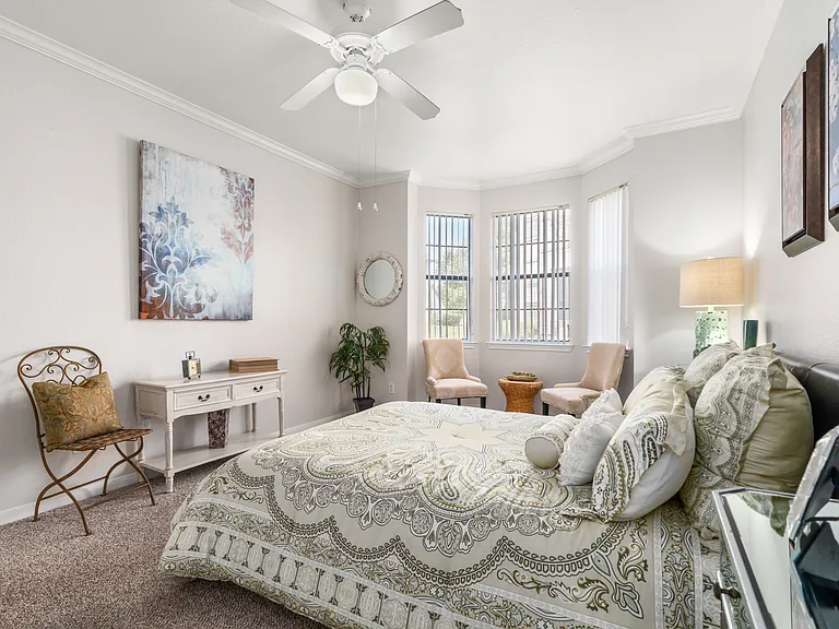 Saddle Brook Apartments — Photo 6