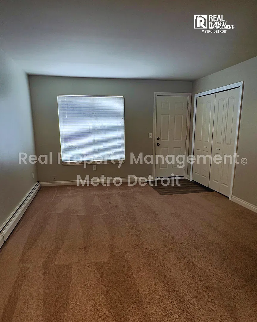36247 Hathaway St — Photo 3