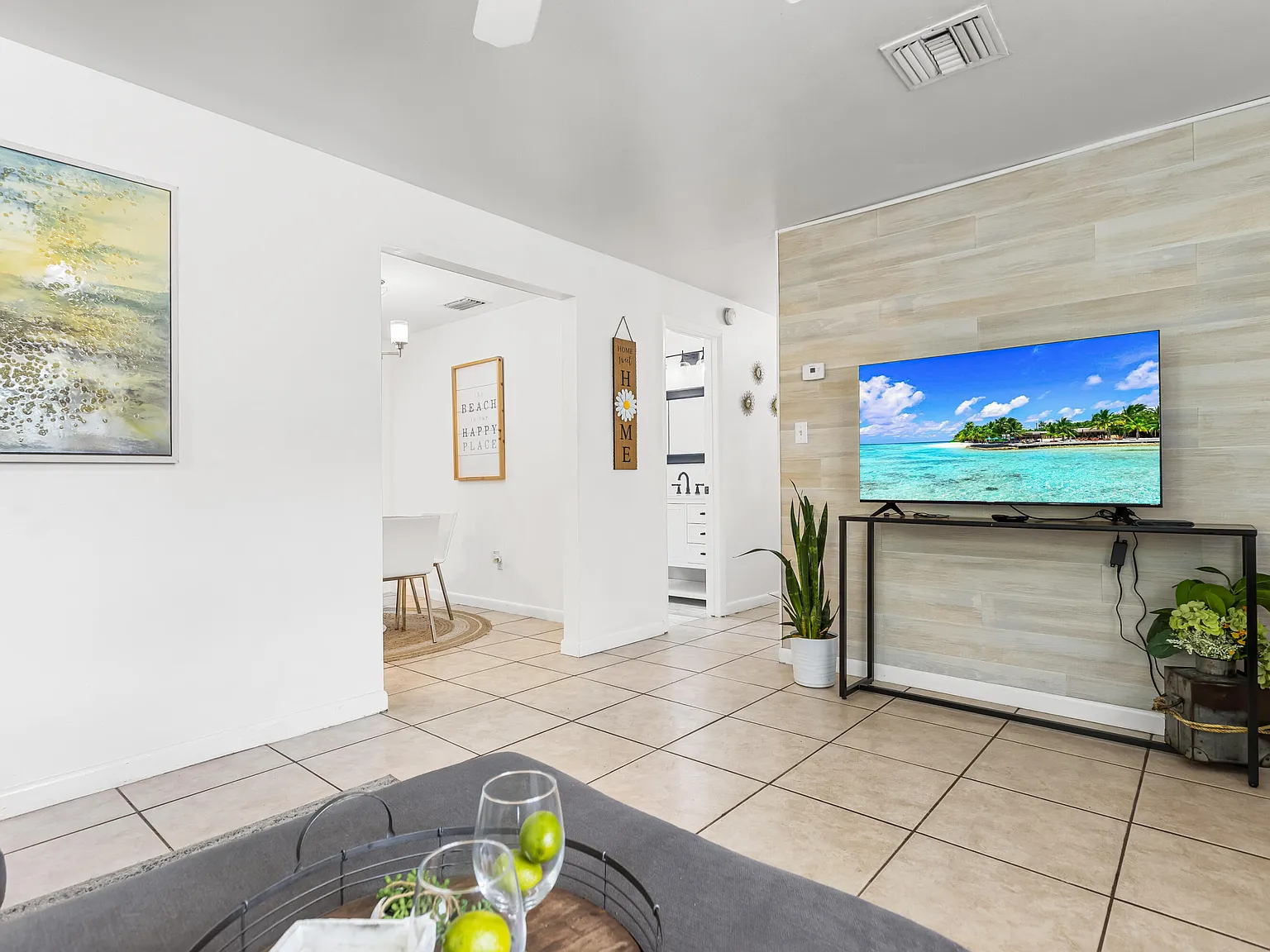 3 bed, 2.0 bath, 1100 sqft, $2,900 — Photo 3