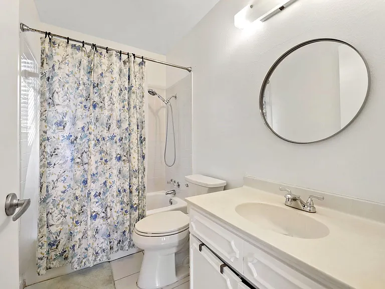 2202 Towbridge Cir — Photo 13