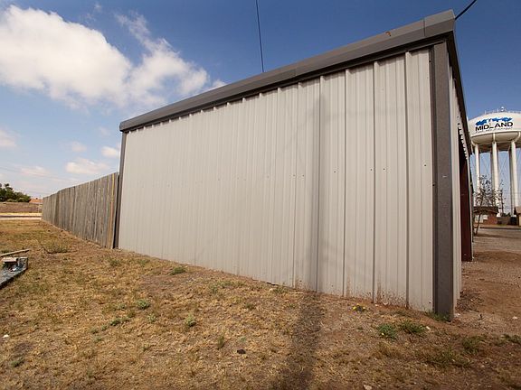 4th image of 4703 W Illinois Ave