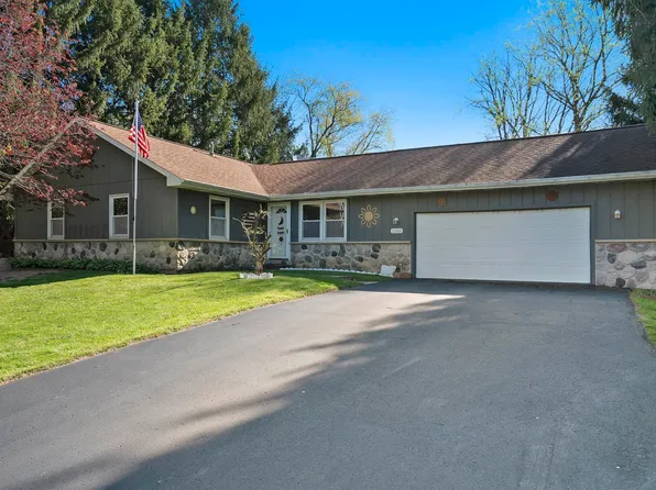 1203 E Wellington Dr, Warsaw, IN 46582