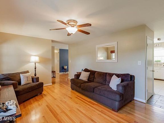 Living Room w gleaming hdwd flrs