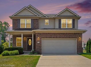 479 Princeton Dr, South Lyon, MI 48178