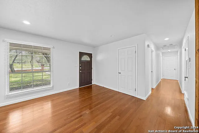 202 Donella Dr — Photo 6