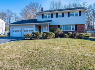 102 Stephenville Pkwy, Edison, NJ 08820