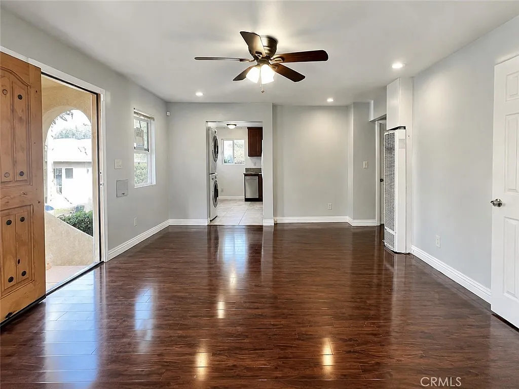 3 bed, 1012 sqft, $3,500 — Photo 1