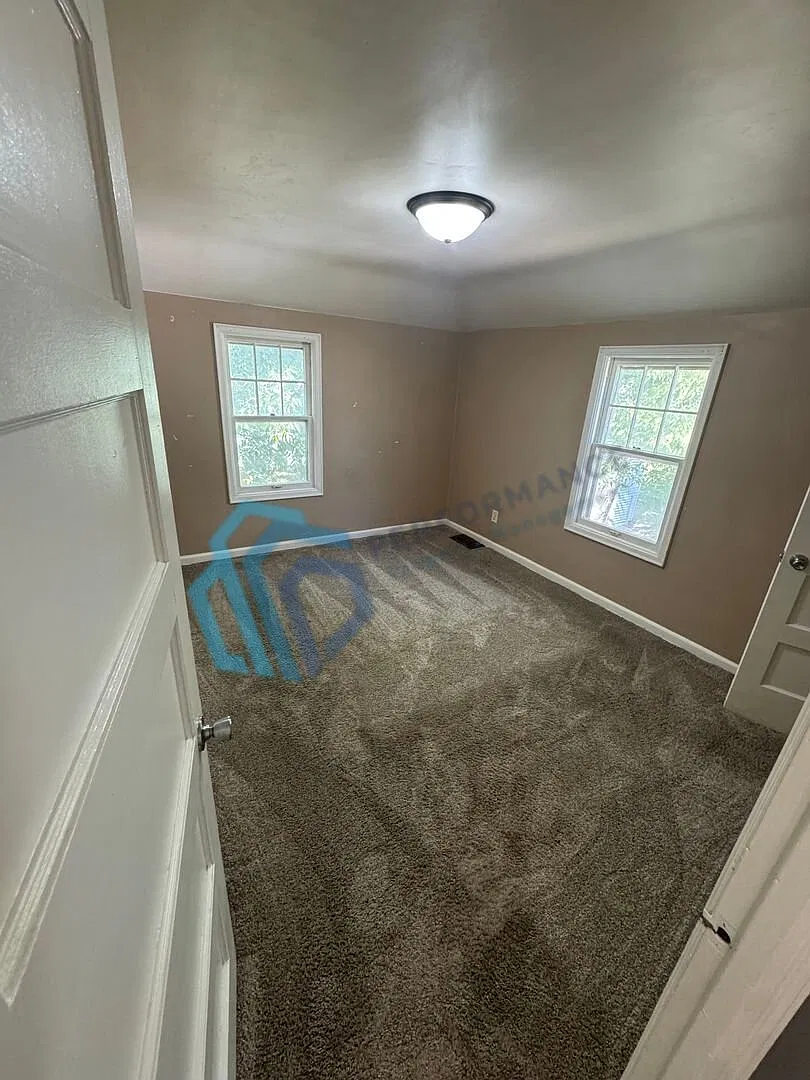 One Bedroom One Bathroom Apartment — Photo 3