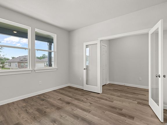 4th image of 8307 Smithers Avenue