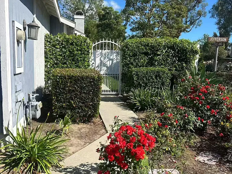 2 Jefferson — Photo 2