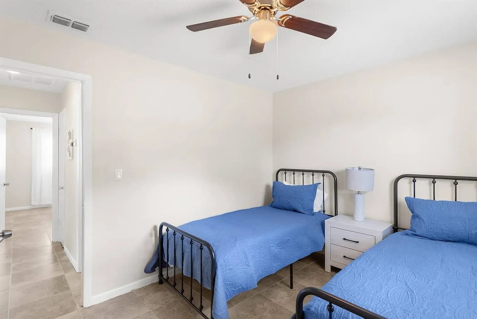 2 bed, 1.0 bath, 839 sqft, $2,799 — Photo 4