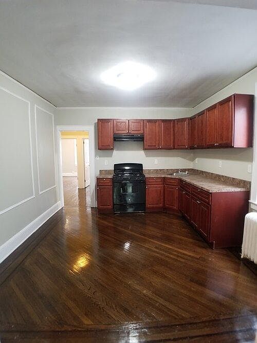 1st image of 90 Grand Ave