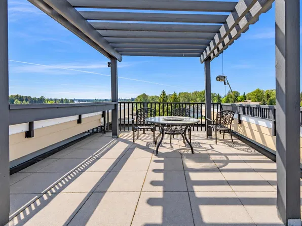 11566 224th St #304, Maple Ridge, BC V2X 9C9