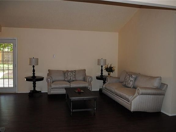 2nd image of 600 Lamar Dr