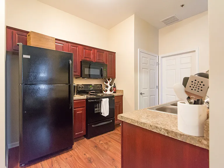 Morton Grad Apartments — Photo 24