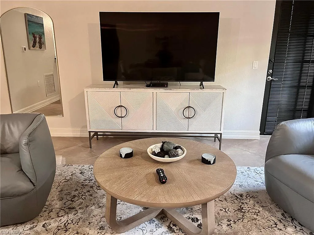 2 bed, 2.0 bath, 1404 sqft, $6,850 — Photo 2