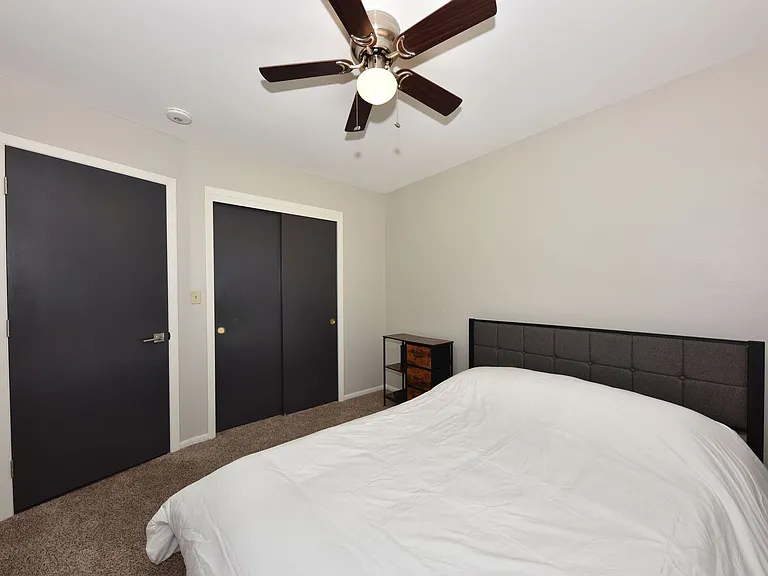 1538 W Liebau Rd — Photo 31