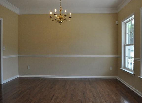 Formal dining room w/hardwood floor