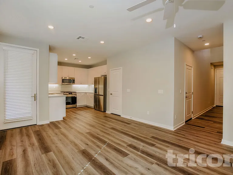 31578 Dwight Dr — Photo 3